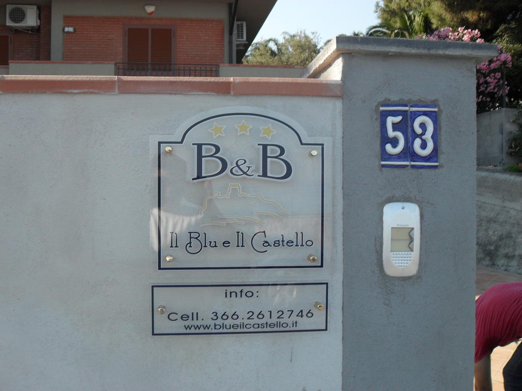 B&B Blu E Il Castello Aci Castello Exterior photo